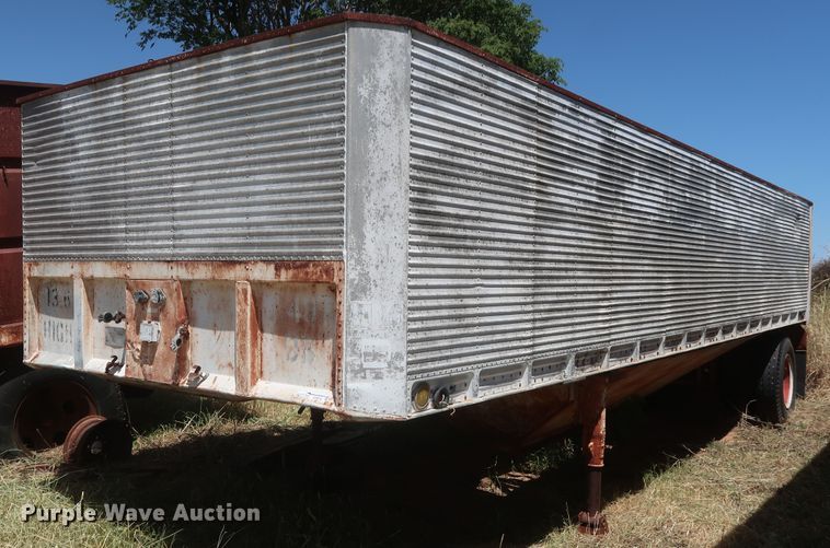 image for item GS9919 Hobbs AD9-6400-27 single hopper bottom grain trailer