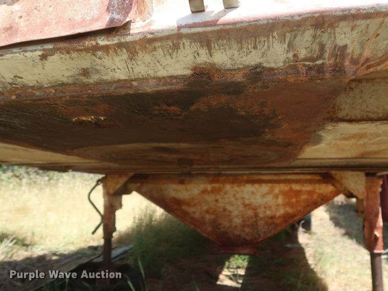 image for item GS9919 Hobbs AD9-6400-27 single hopper bottom grain trailer