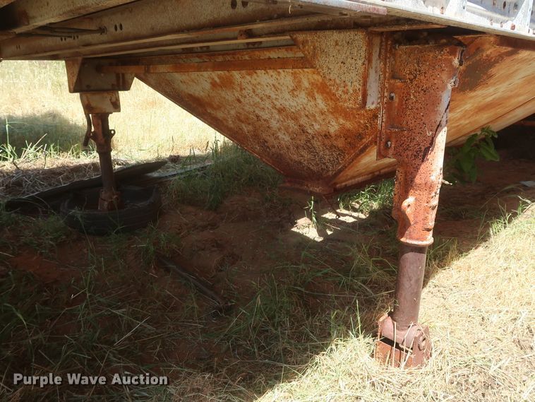 image for item GS9919 Hobbs AD9-6400-27 single hopper bottom grain trailer