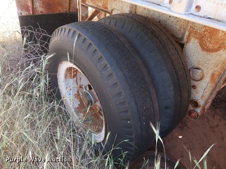 image for item GS9919 Hobbs AD9-6400-27 single hopper bottom grain trailer