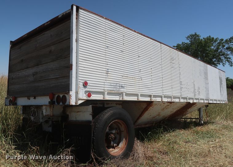 image for item GS9921 1968 Fruehauf Hobbs AD9-5000-27 single hopper bottom grain trailer