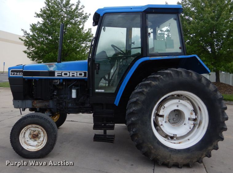 image for item GV9021 Ford 7740  tractor