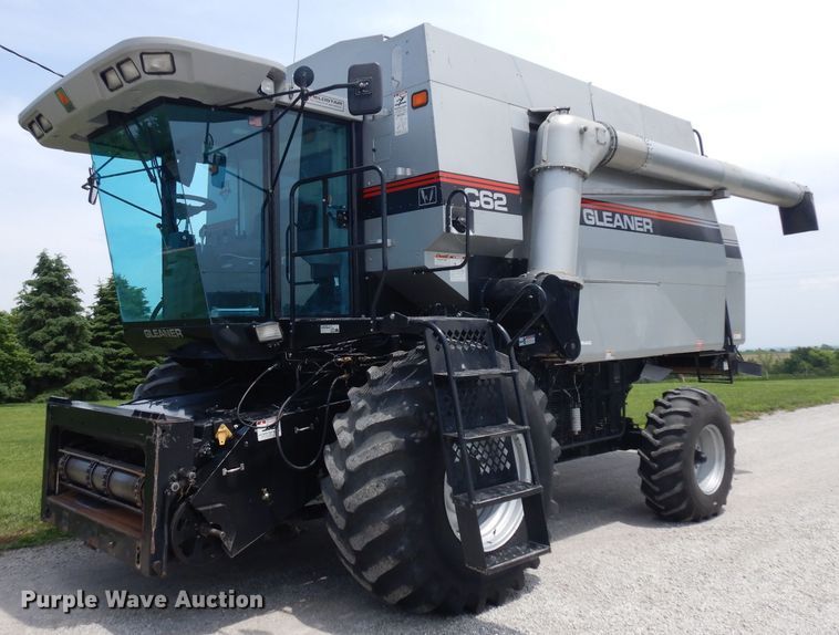 image for item GW9101 1998 Gleaner C62 combine