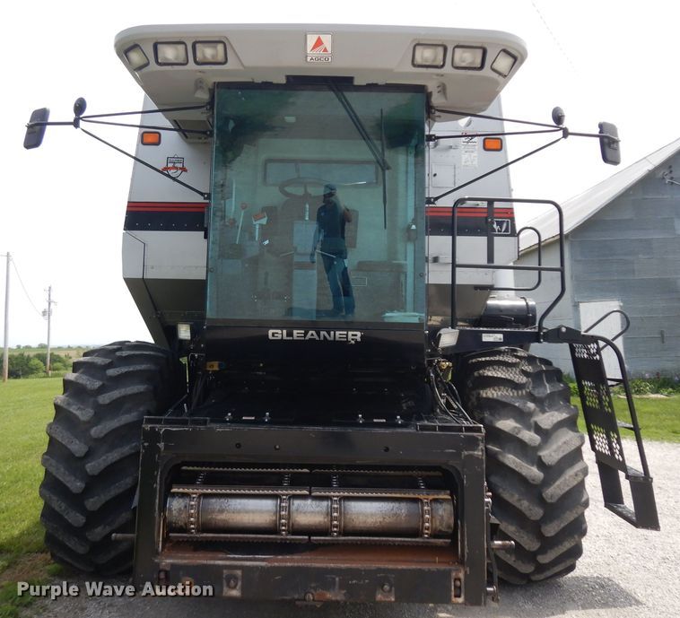 image for item GW9101 1998 Gleaner C62 combine