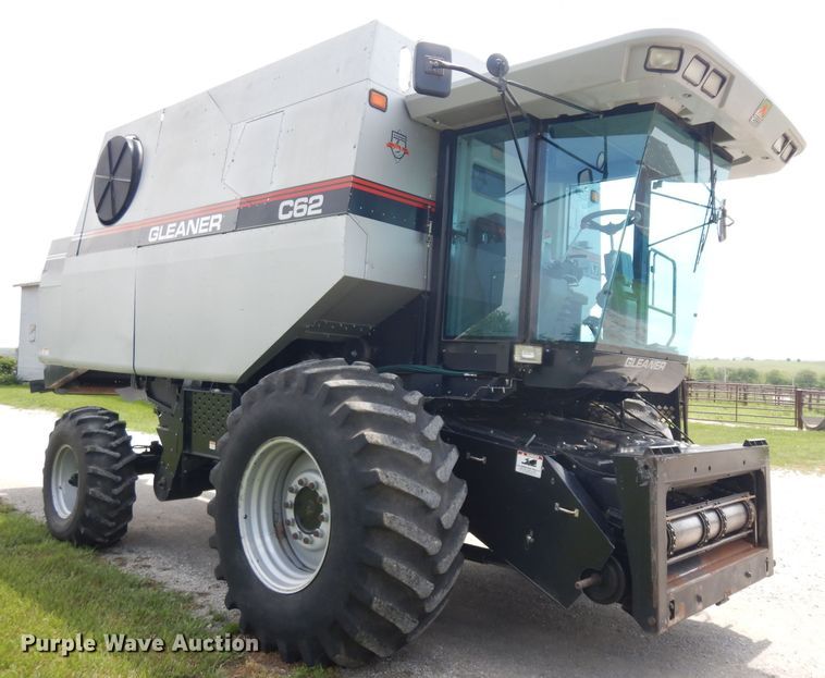 image for item GW9101 1998 Gleaner C62 combine