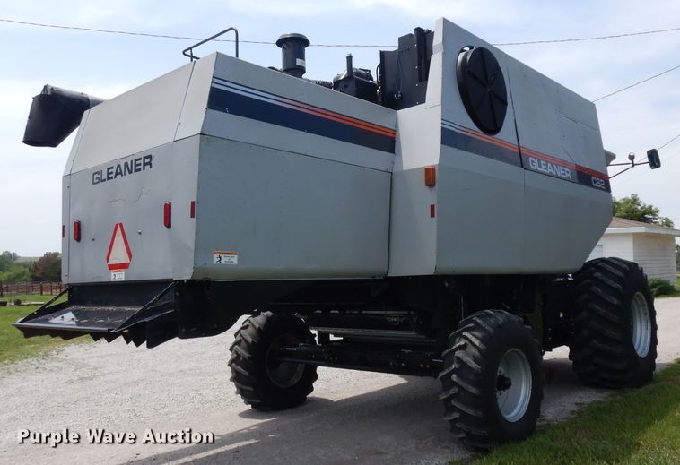 image for item GW9101 1998 Gleaner C62 combine