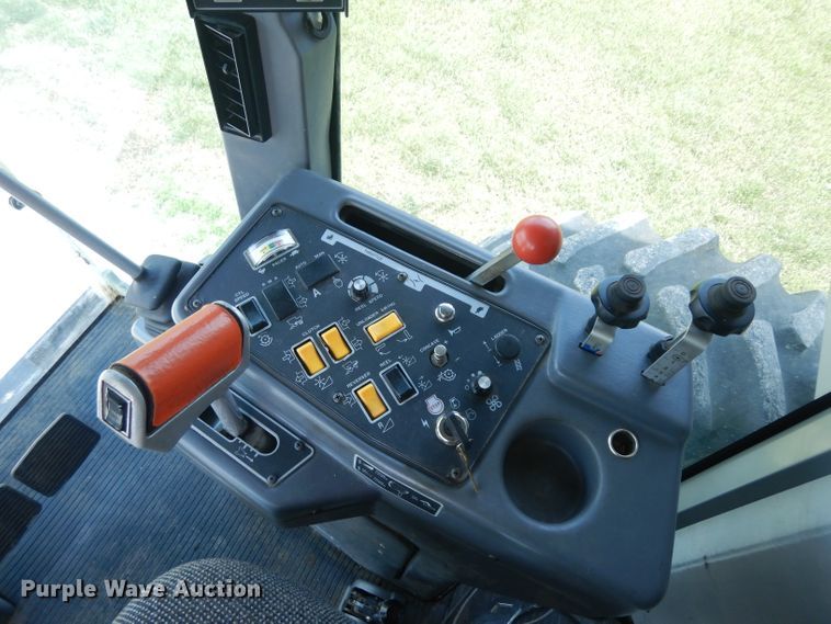 image for item GW9101 1998 Gleaner C62 combine