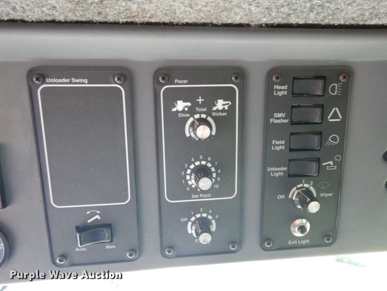 image for item GW9101 1998 Gleaner C62 combine