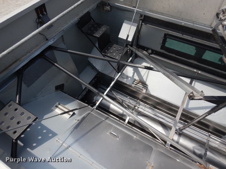 image for item GW9101 1998 Gleaner C62 combine