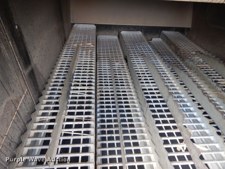 image for item GW9101 1998 Gleaner C62 combine