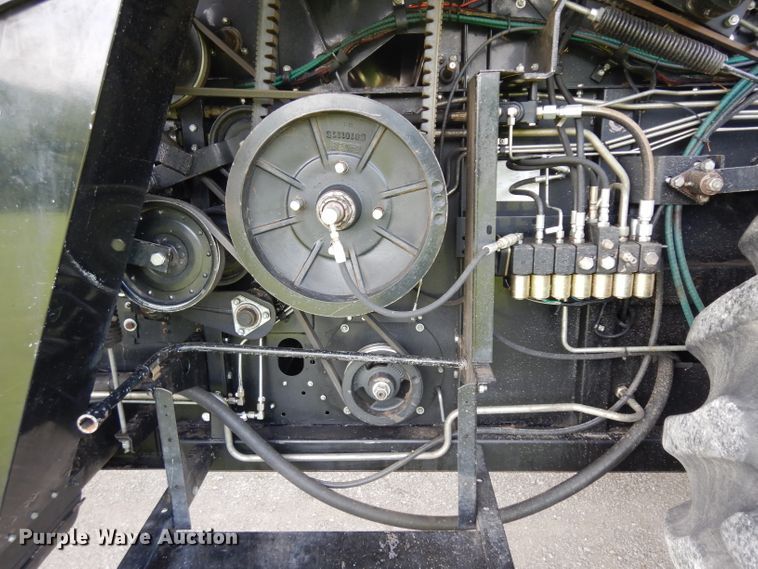 image for item GW9101 1998 Gleaner C62 combine