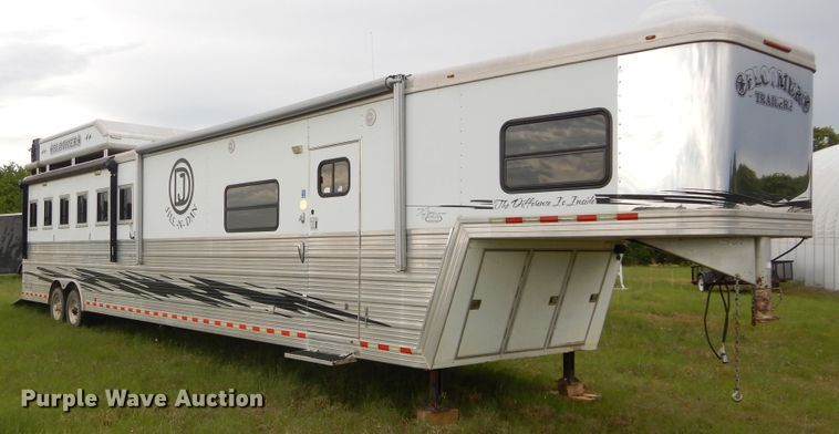 image for item HA9145 2007 Bloomer horse trailer