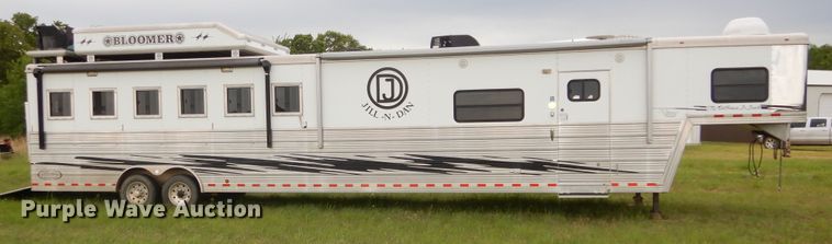 image for item HA9145 2007 Bloomer horse trailer