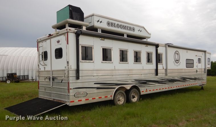 image for item HA9145 2007 Bloomer horse trailer