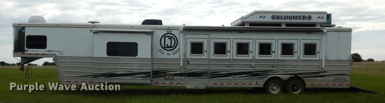 image for item HA9145 2007 Bloomer horse trailer