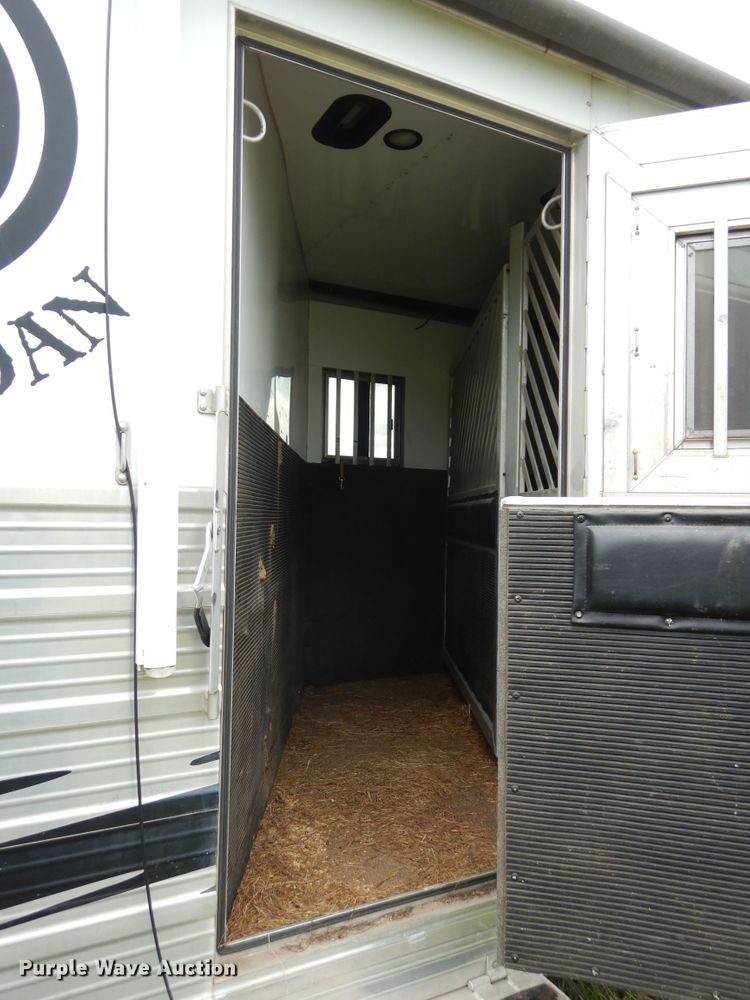 image for item HA9145 2007 Bloomer horse trailer