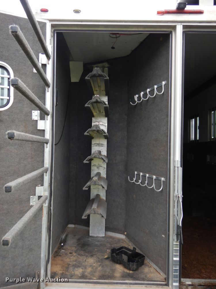 image for item HA9145 2007 Bloomer horse trailer