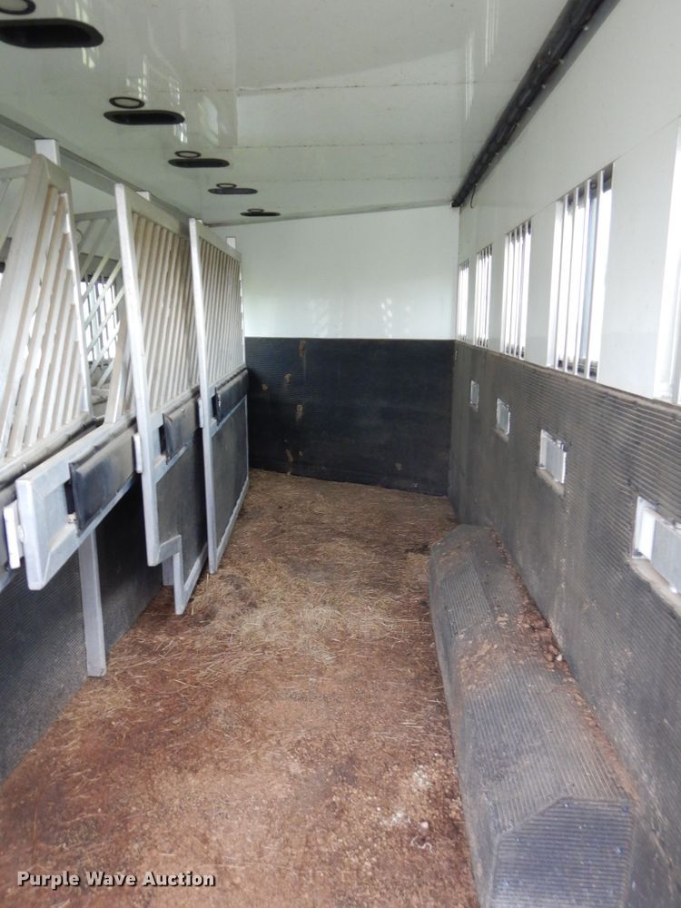 image for item HA9145 2007 Bloomer horse trailer