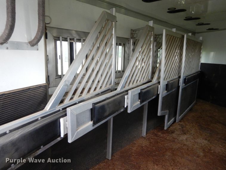 image for item HA9145 2007 Bloomer horse trailer