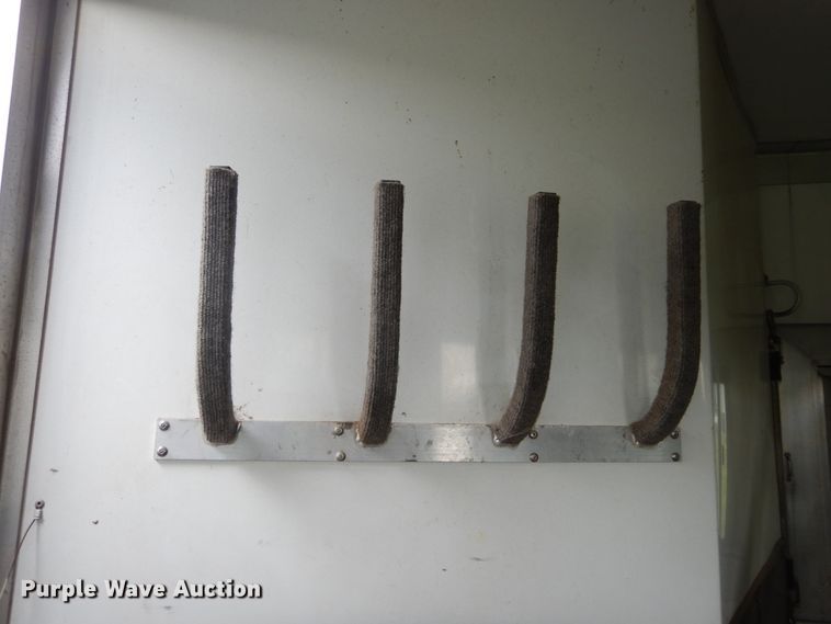 image for item HA9145 2007 Bloomer horse trailer