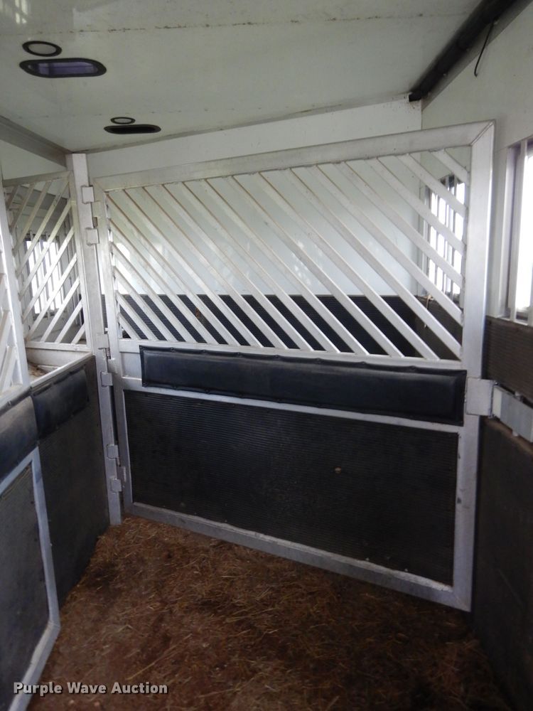image for item HA9145 2007 Bloomer horse trailer