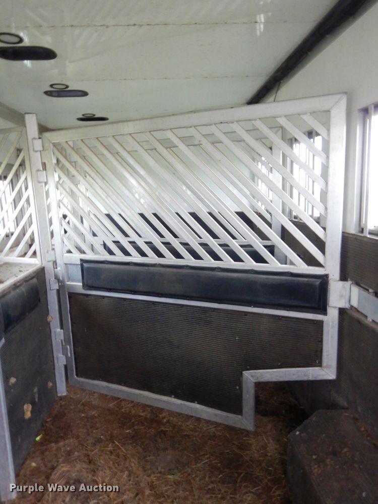 image for item HA9145 2007 Bloomer horse trailer