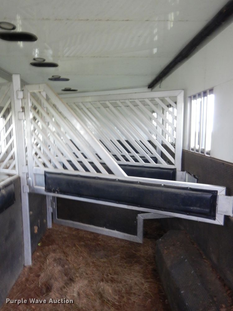 image for item HA9145 2007 Bloomer horse trailer