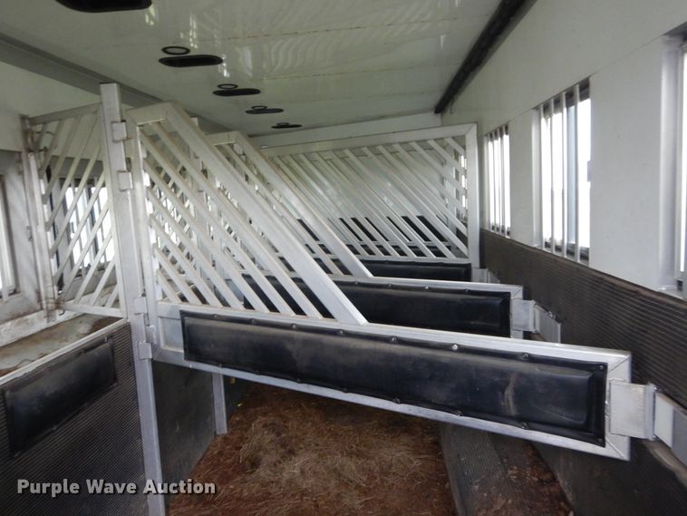 image for item HA9145 2007 Bloomer horse trailer