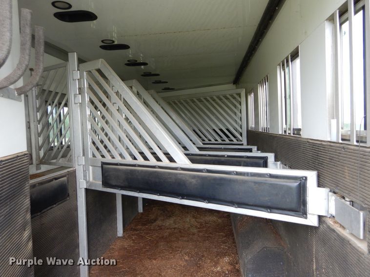 image for item HA9145 2007 Bloomer horse trailer