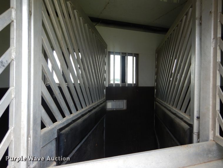 image for item HA9145 2007 Bloomer horse trailer