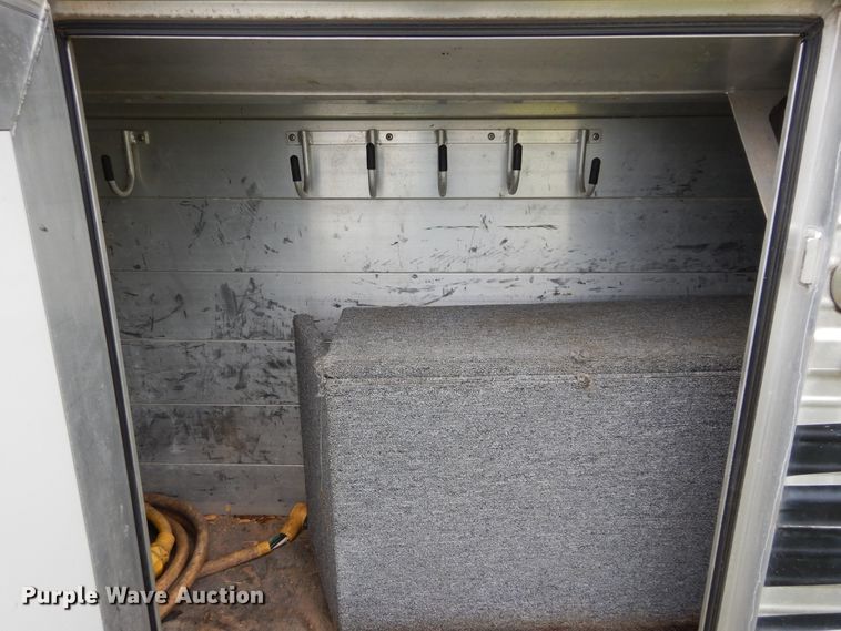 image for item HA9145 2007 Bloomer horse trailer