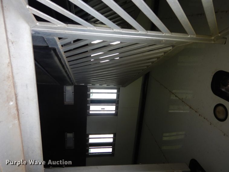 image for item HA9145 2007 Bloomer horse trailer