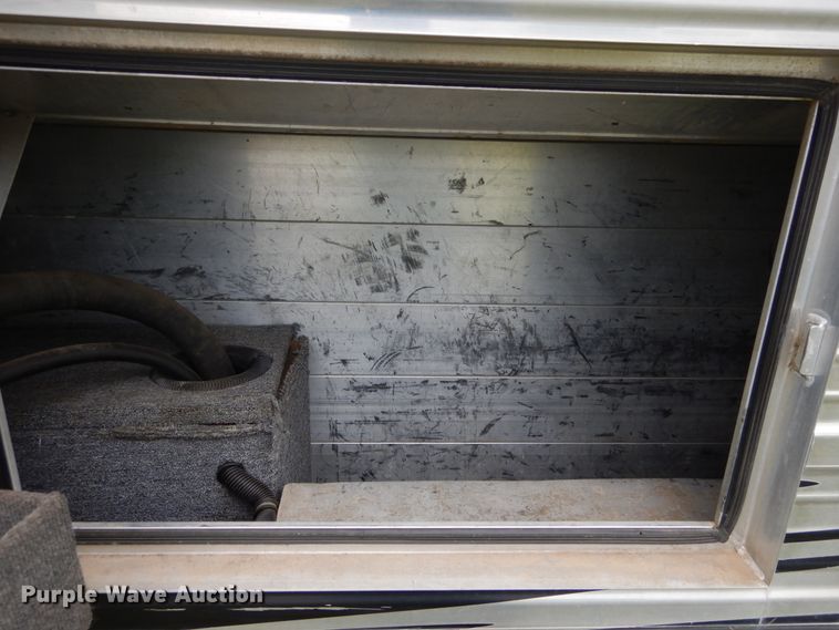 image for item HA9145 2007 Bloomer horse trailer