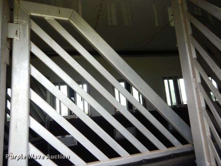 image for item HA9145 2007 Bloomer horse trailer