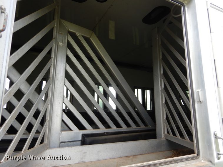 image for item HA9145 2007 Bloomer horse trailer