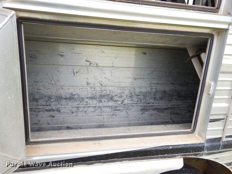 image for item HA9145 2007 Bloomer horse trailer