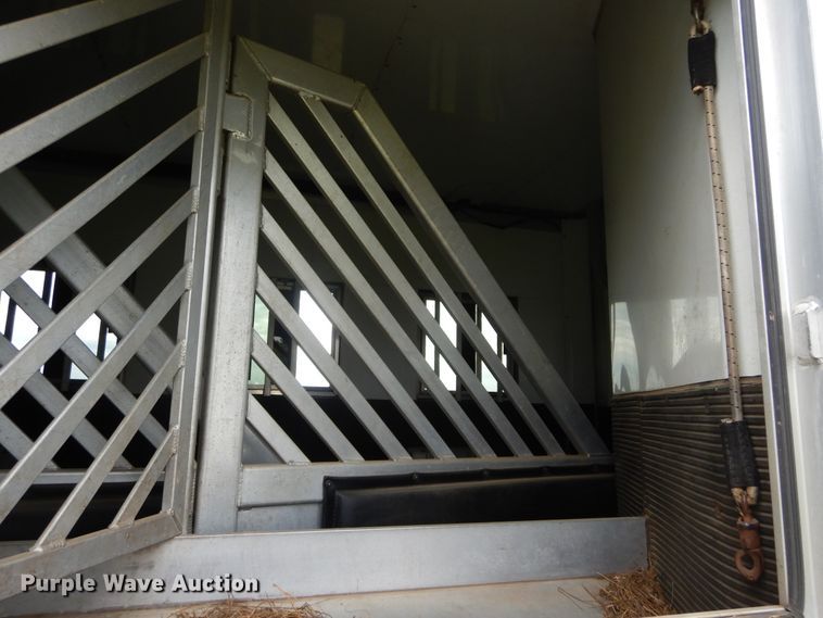 image for item HA9145 2007 Bloomer horse trailer