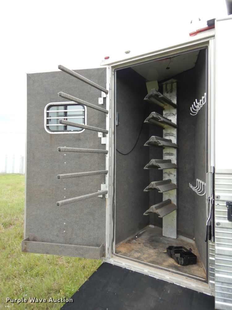 image for item HA9145 2007 Bloomer horse trailer