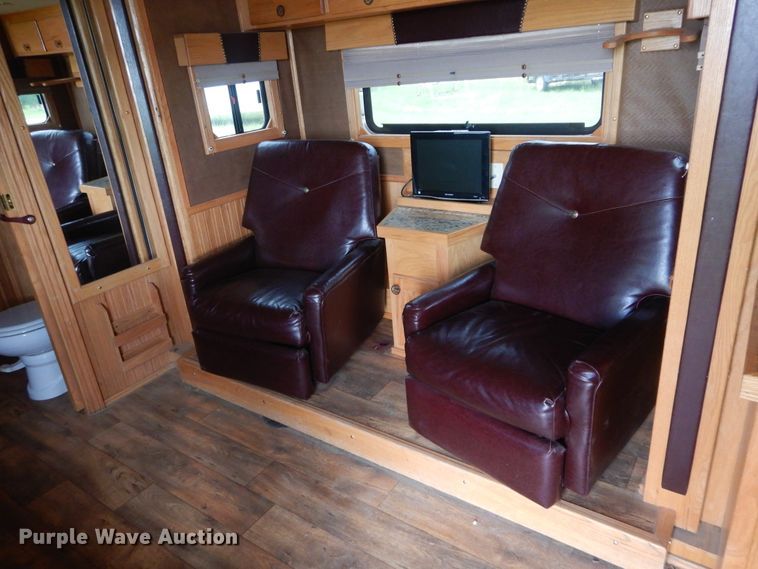 image for item HA9145 2007 Bloomer horse trailer