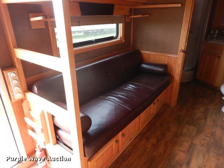 image for item HA9145 2007 Bloomer horse trailer