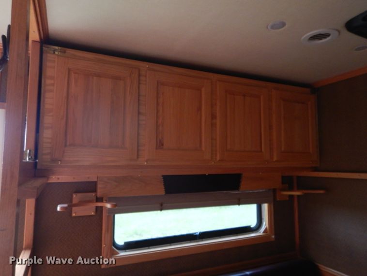 image for item HA9145 2007 Bloomer horse trailer