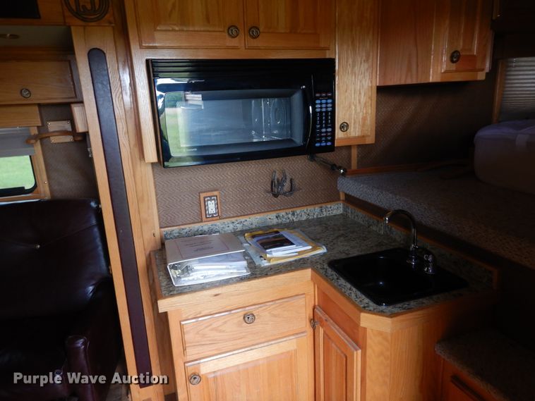 image for item HA9145 2007 Bloomer horse trailer