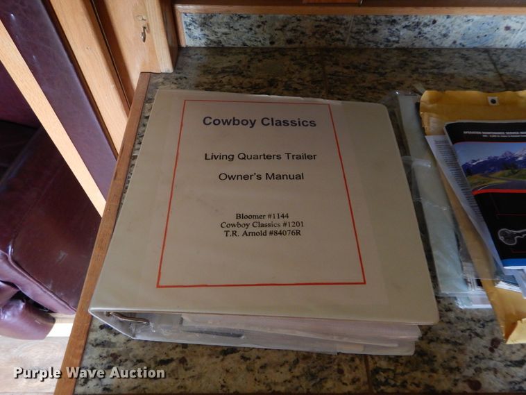 image for item HA9145 2007 Bloomer horse trailer