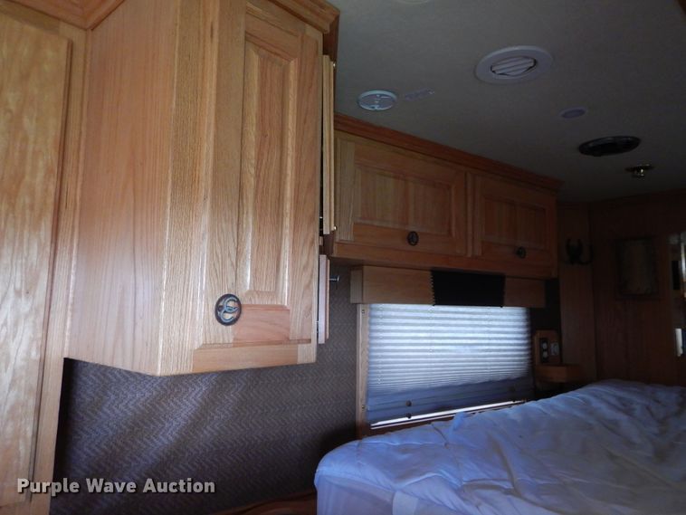 image for item HA9145 2007 Bloomer horse trailer