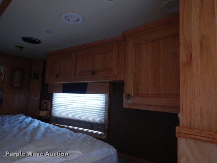 image for item HA9145 2007 Bloomer horse trailer