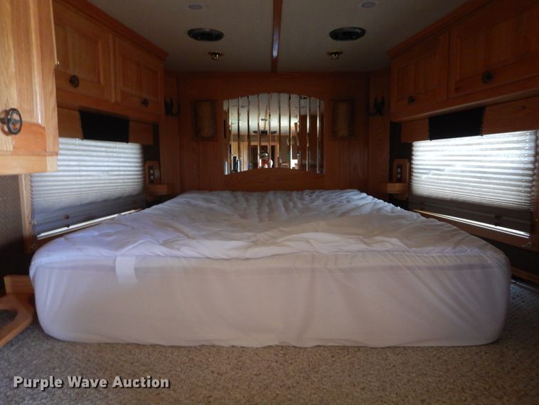 image for item HA9145 2007 Bloomer horse trailer