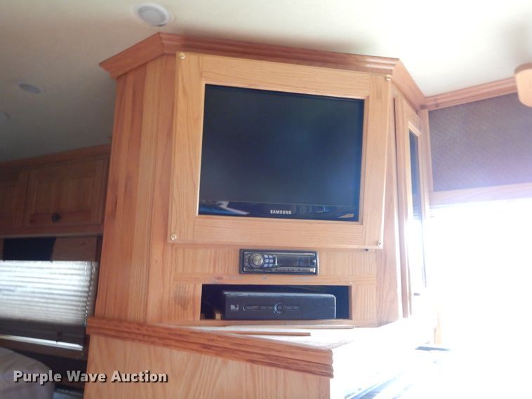 image for item HA9145 2007 Bloomer horse trailer