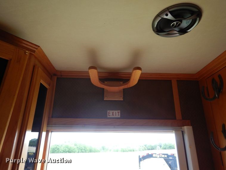 image for item HA9145 2007 Bloomer horse trailer