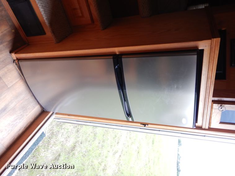 image for item HA9145 2007 Bloomer horse trailer