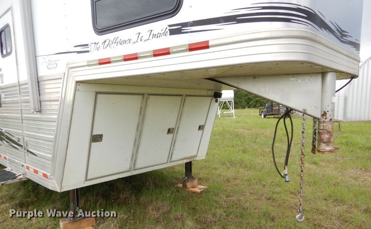 image for item HA9145 2007 Bloomer horse trailer